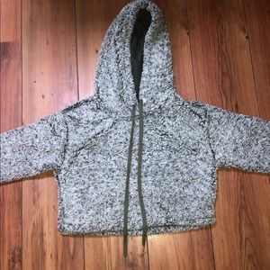 Super cozy cropped grey/white Sherpa hoodie!